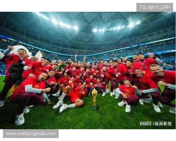 黄潜中场韦加飞铲亚马尔染红，少一人作战成比赛转折点