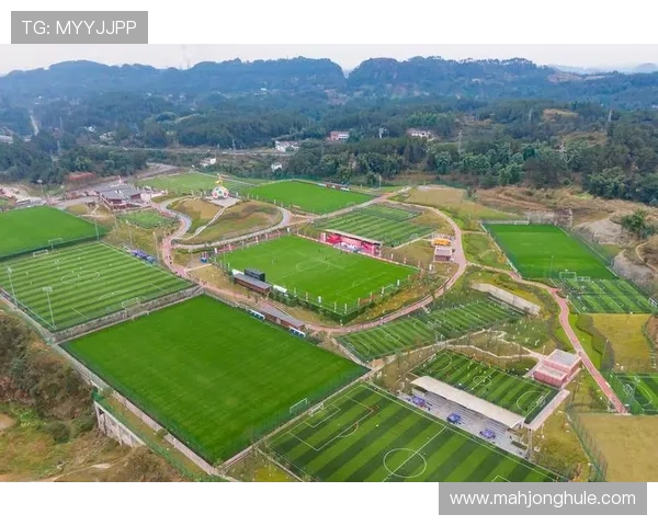 威远新春足球赛结合民俗，搡麻糍与写春联添彩